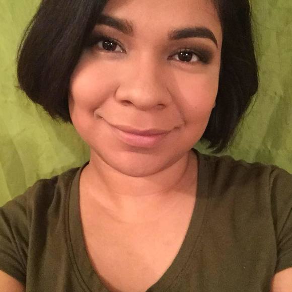 Meet your Posher, Ariana - Picture 1 of 1